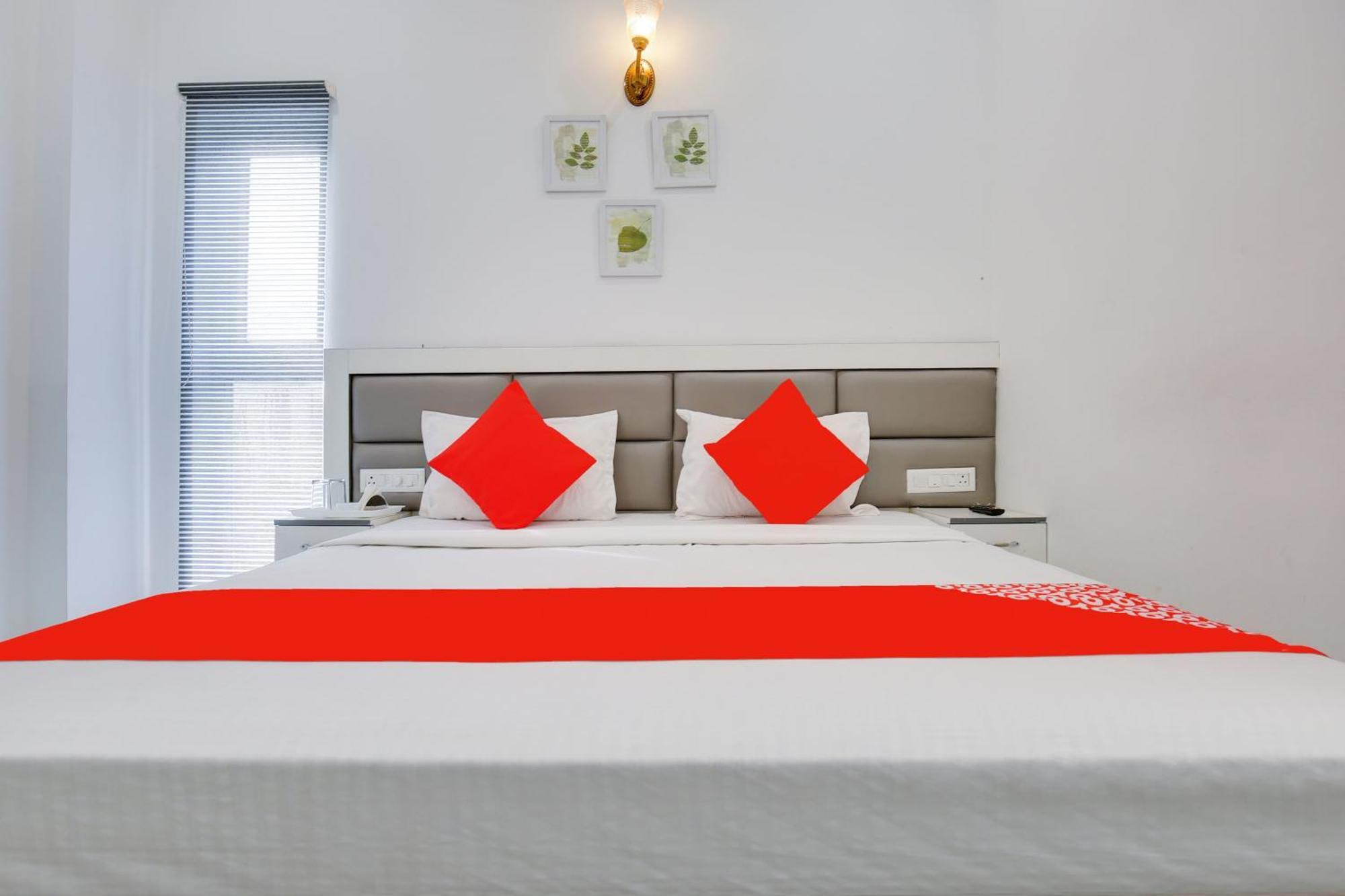 Hotel O Sky White House Лудяна Екстериор снимка